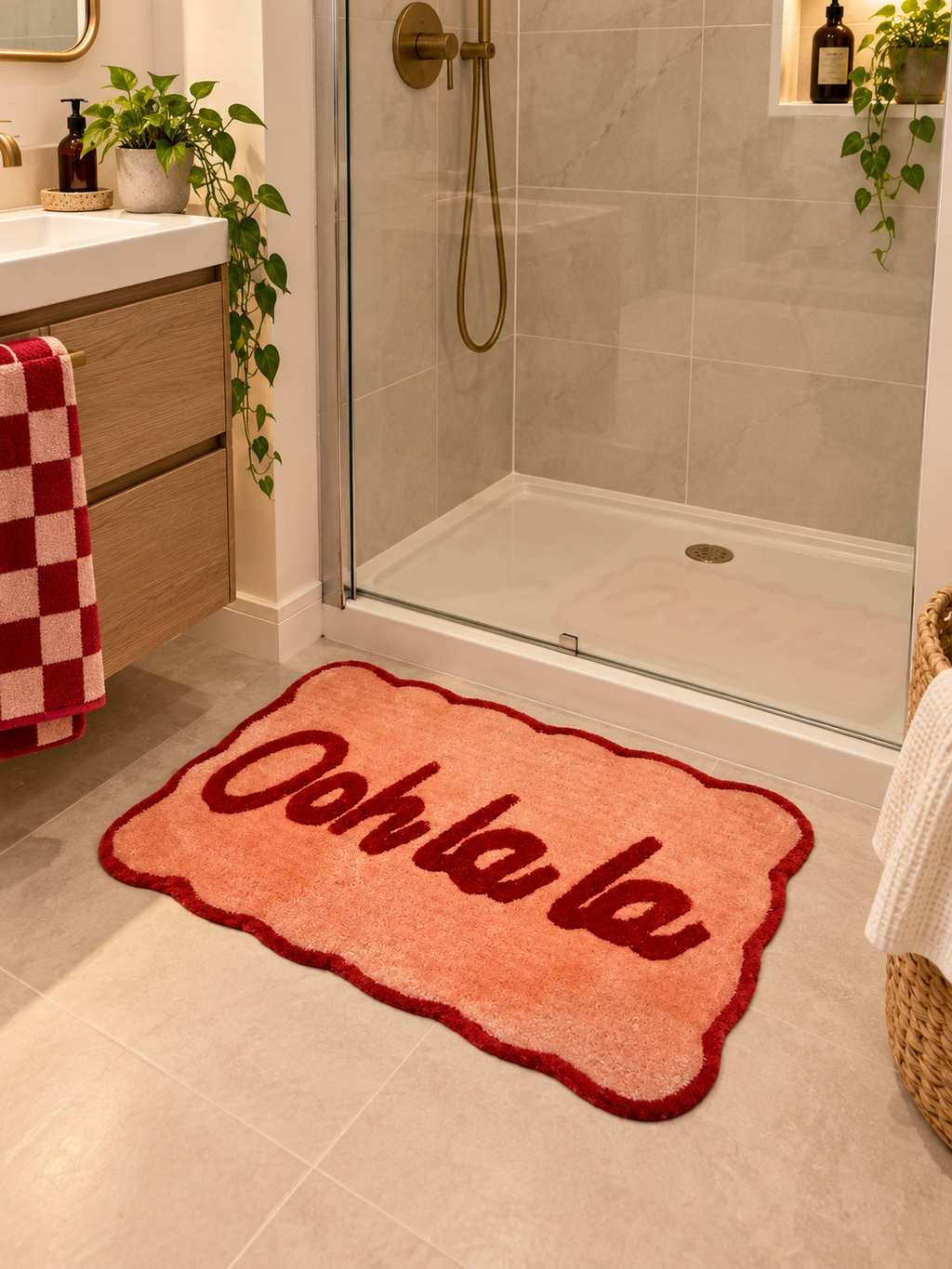 Ooh La La Slogan Scallop Bath Mat Non Slip